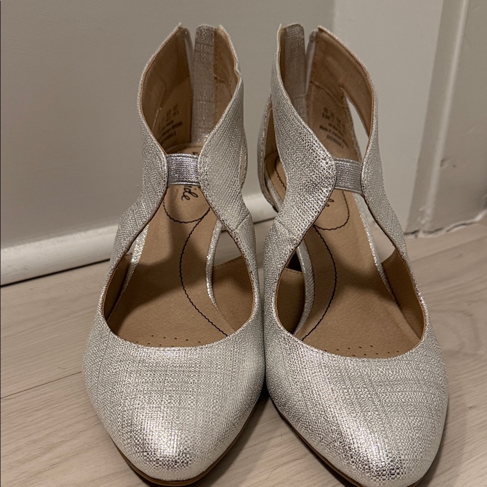 NWOT Lifestride Flex Silver Metallic- Giovanna 2 - 9.5W